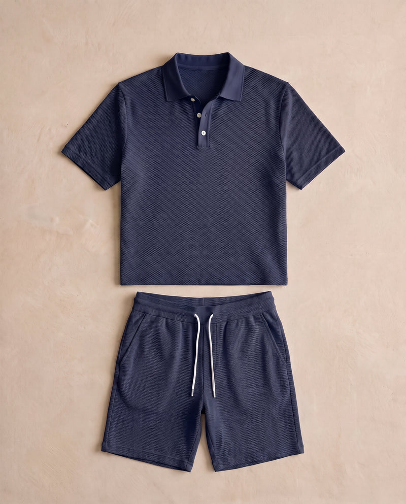 Ensemble polo et short en maille texturée bleu marine, posé à plat