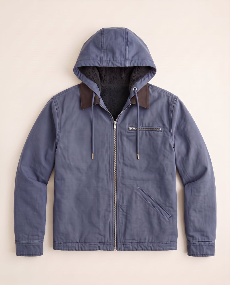Veste à capuche Drake en bleu à plat, capuche déployée, col marron foncé contrastant.