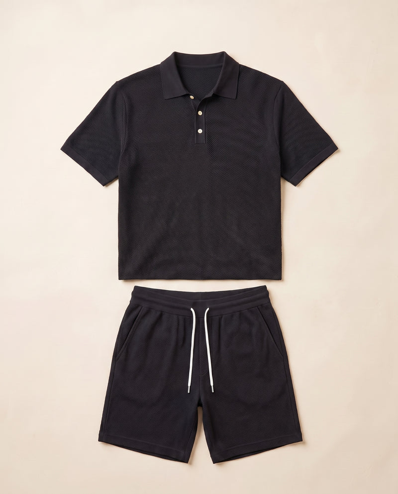 Ensemble polo et short en maille texturée noir, posé à plat