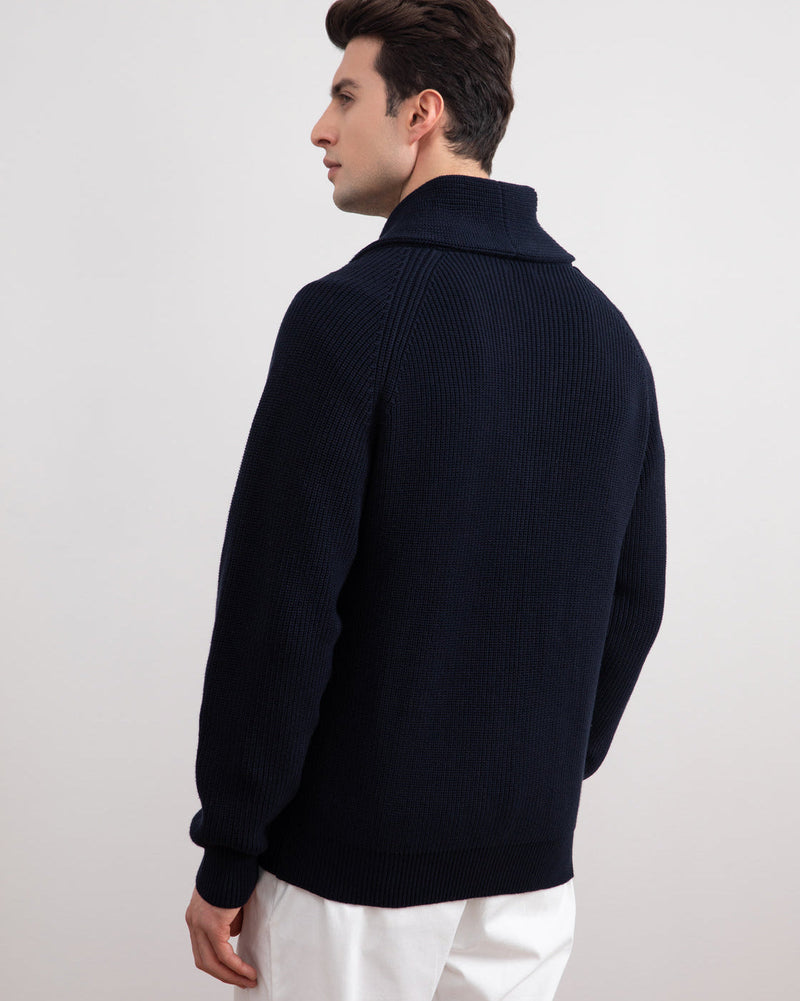 Cardigan en maille côtelée bleu marine à col châle, vue de trois quarts dos