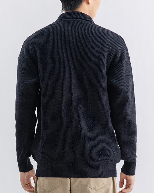 Cardigan boutonné en maille côtelée bleu marine, vue de dos