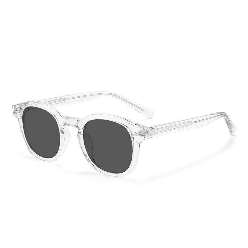 Lunettes de soleil à monture ronde transparente à verres foncés, photo produit en angle