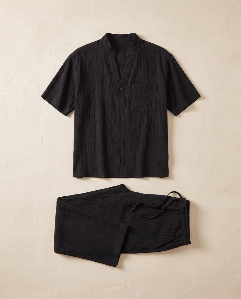 Ensemble chemise et pantalon noir, à plat