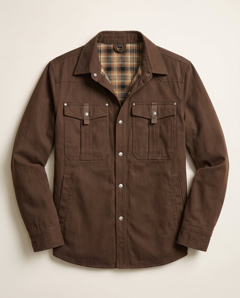 Surchemise marron doublée de flanelle à plat, col ouvert montrant la doublure en flanelle à carreaux marron, noir et beige