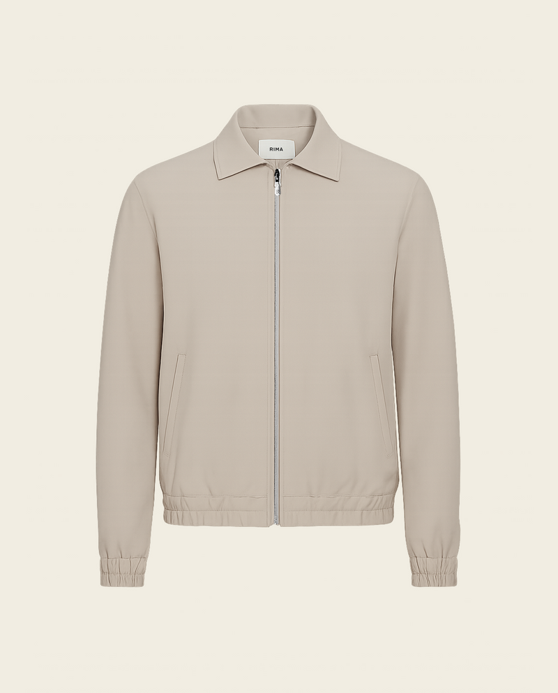 Veste zippée beige à col plat, photo produit sur fond craie