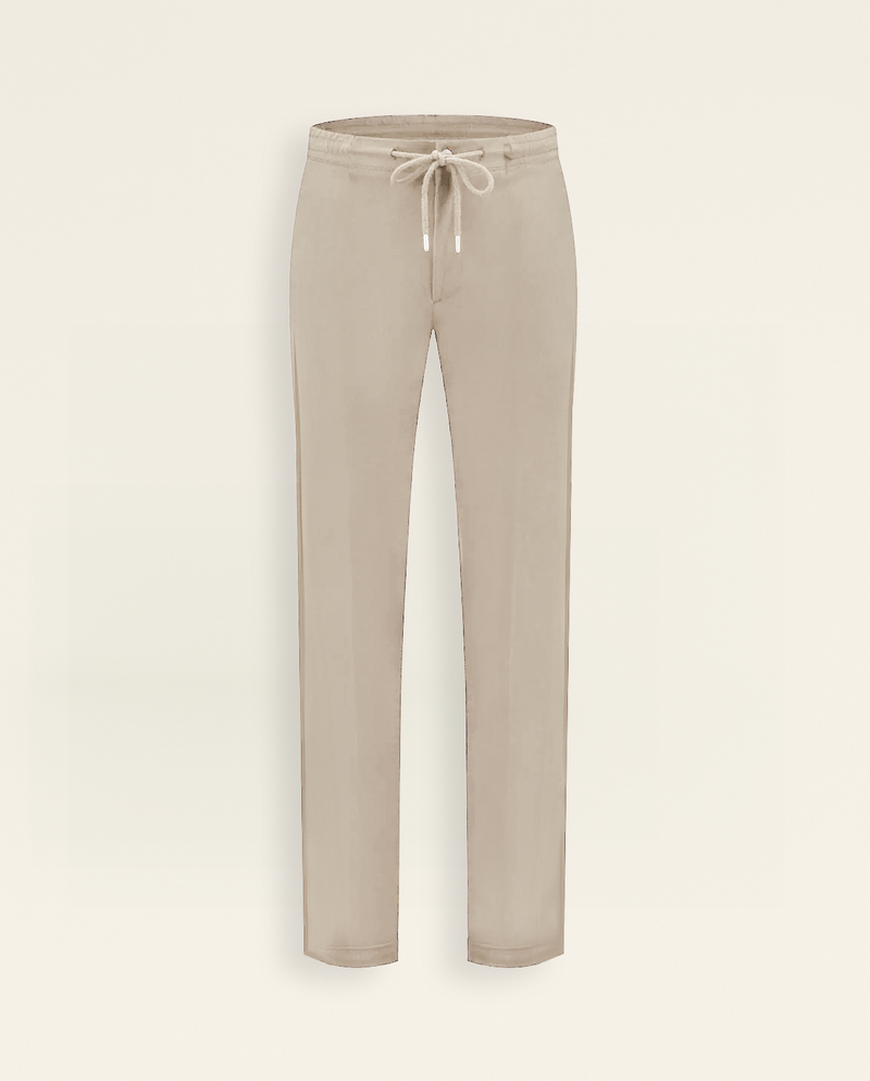 Pantalon à cordon de serrage beige, photo produit sur fond craie